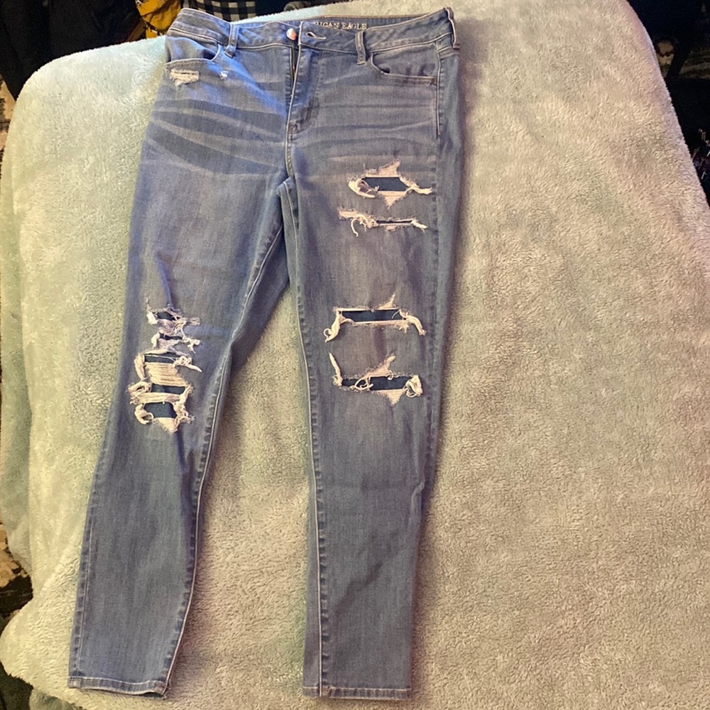 Selling American Eagle outfitter jeans. They are size 14 and a super stretch.